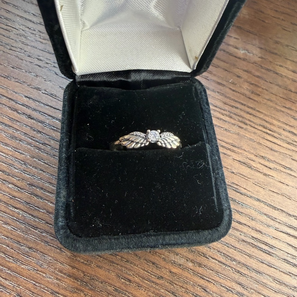 Size 9 Pandora Wing Motif Ring with Center Stone - Women's Jewelry